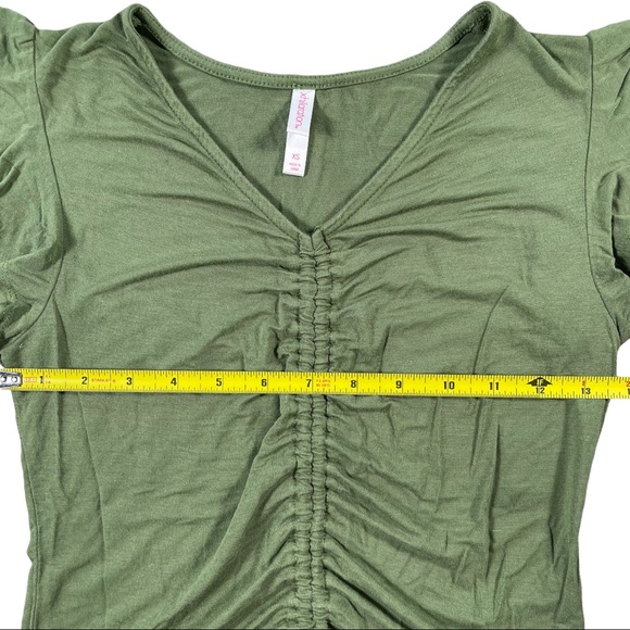 Xhileration size Xs green short sleeve fitted vneck crop top with ruffle sleeves - Picture 6 of 9